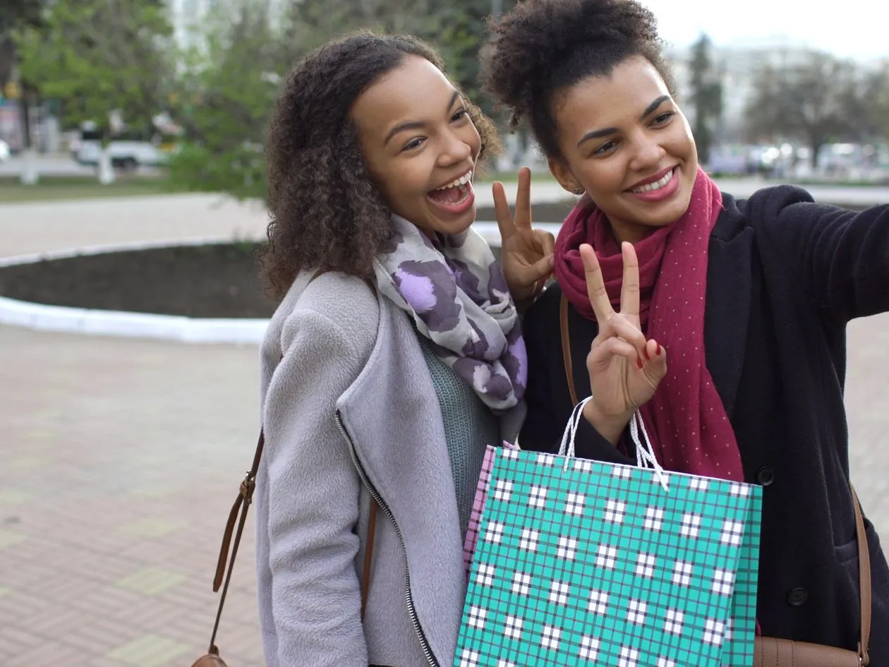 Dating Photos: What Works and What Puts People Off