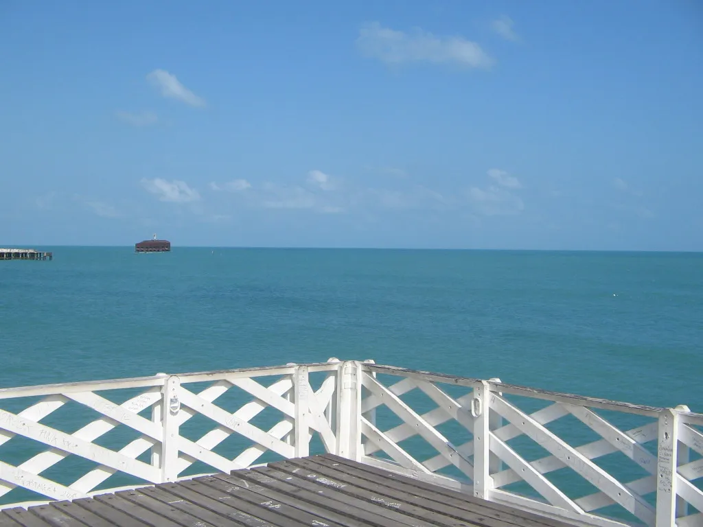 Ponte dos Ingleses e Praia de Iracema