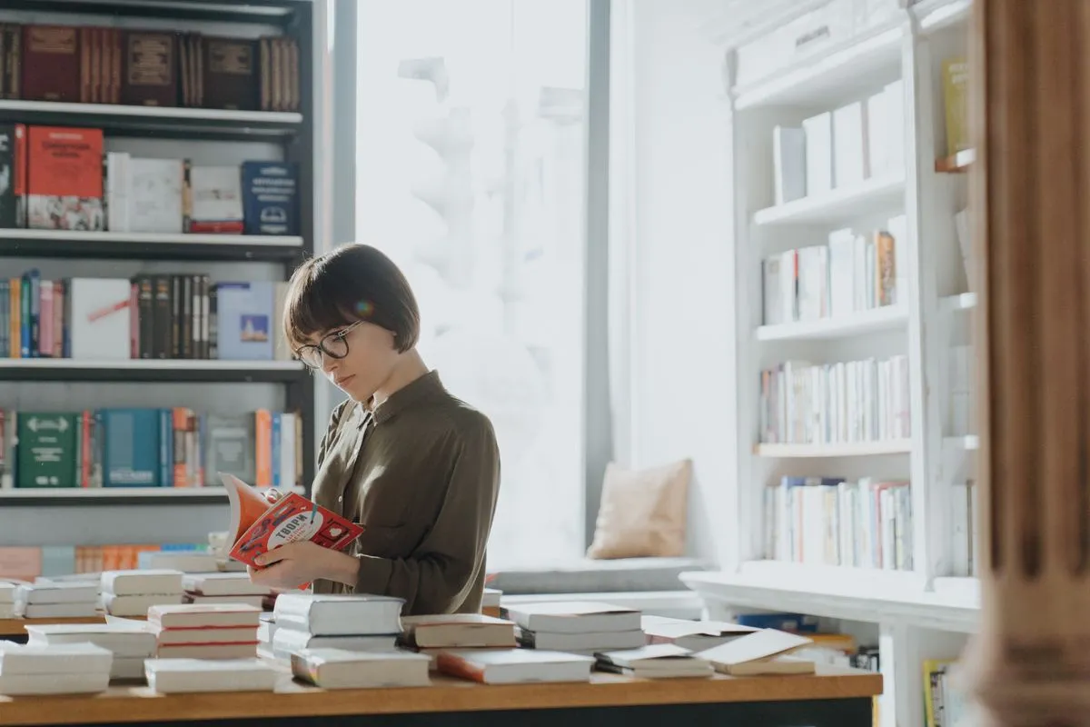 Dating Profile for an Introvert: Show Yourself Without Performing