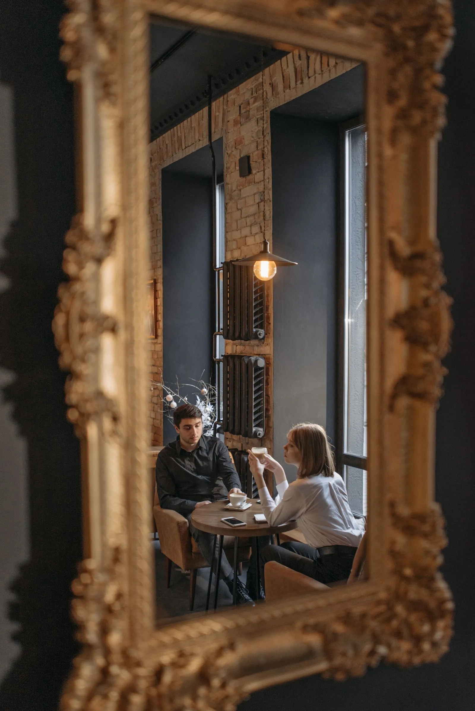 Phone-Free First Date: How to Reduce Digital Distractions Without Awkwardness