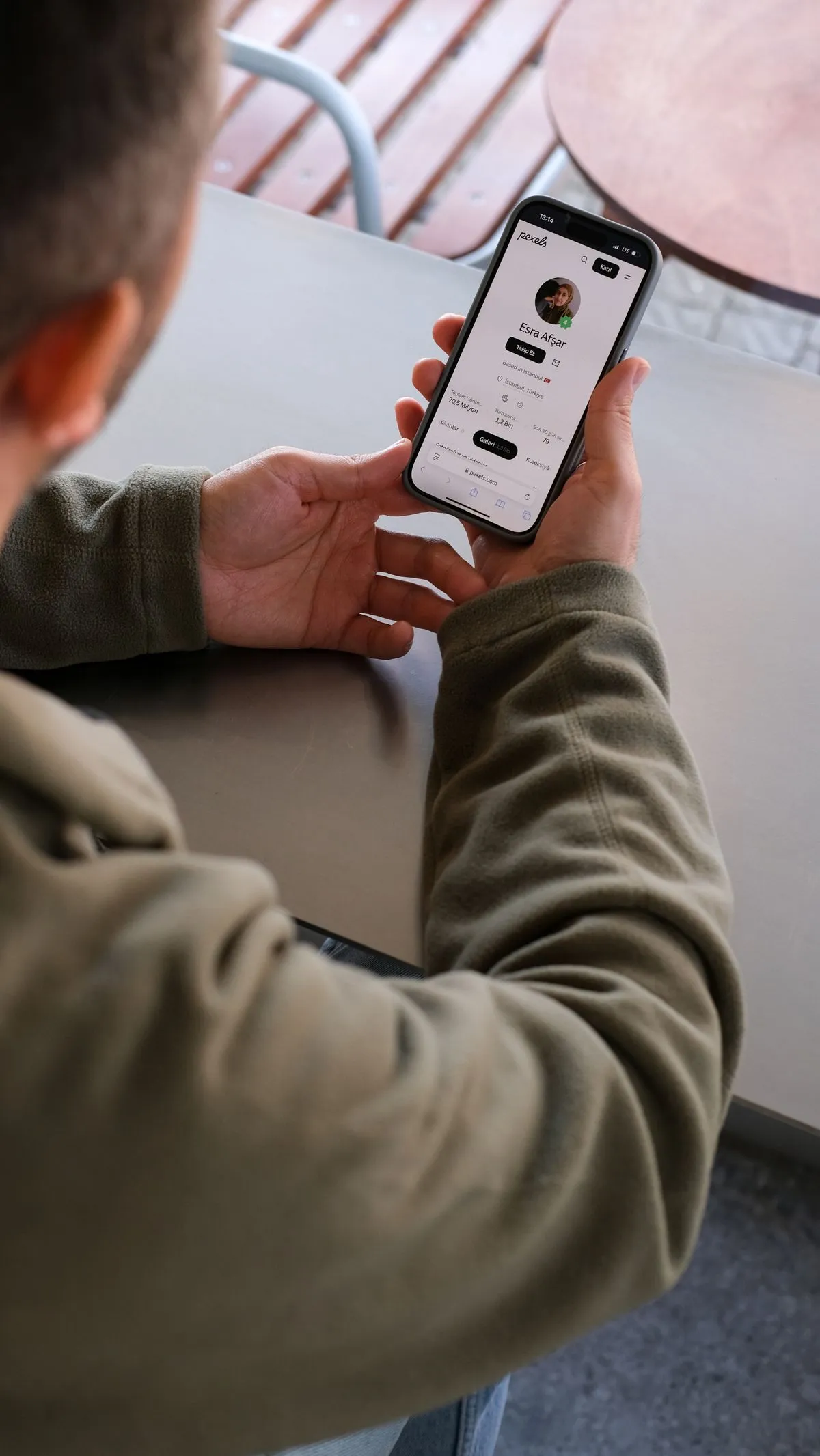 Dating Profile Details That Build Trust Before the First Message