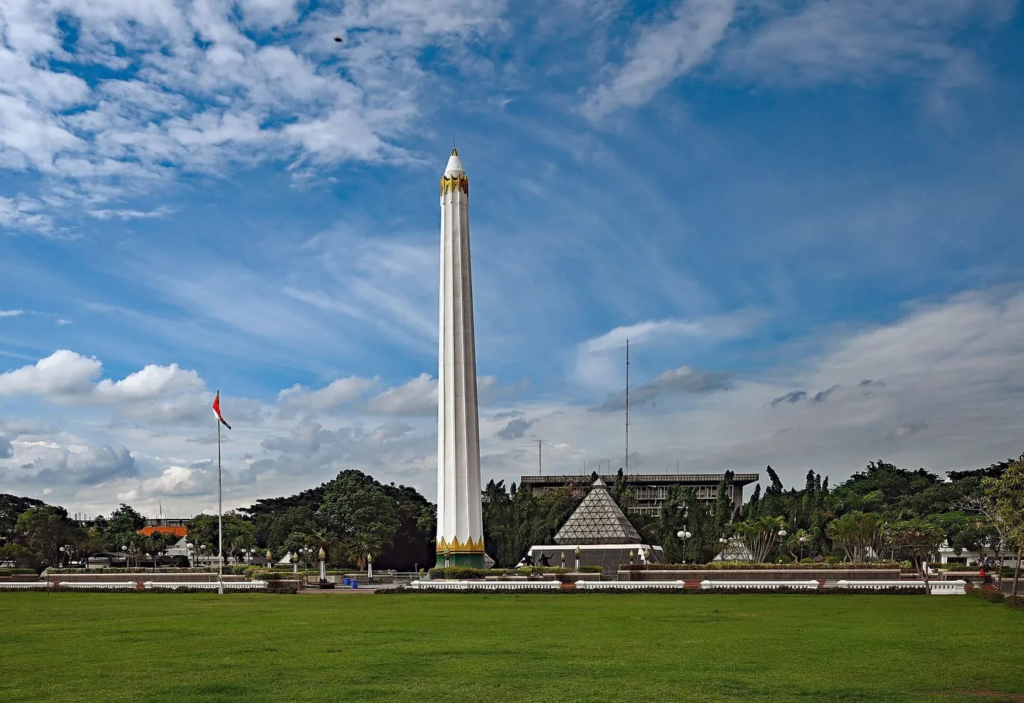 Heroes Monument and 10 November Museum