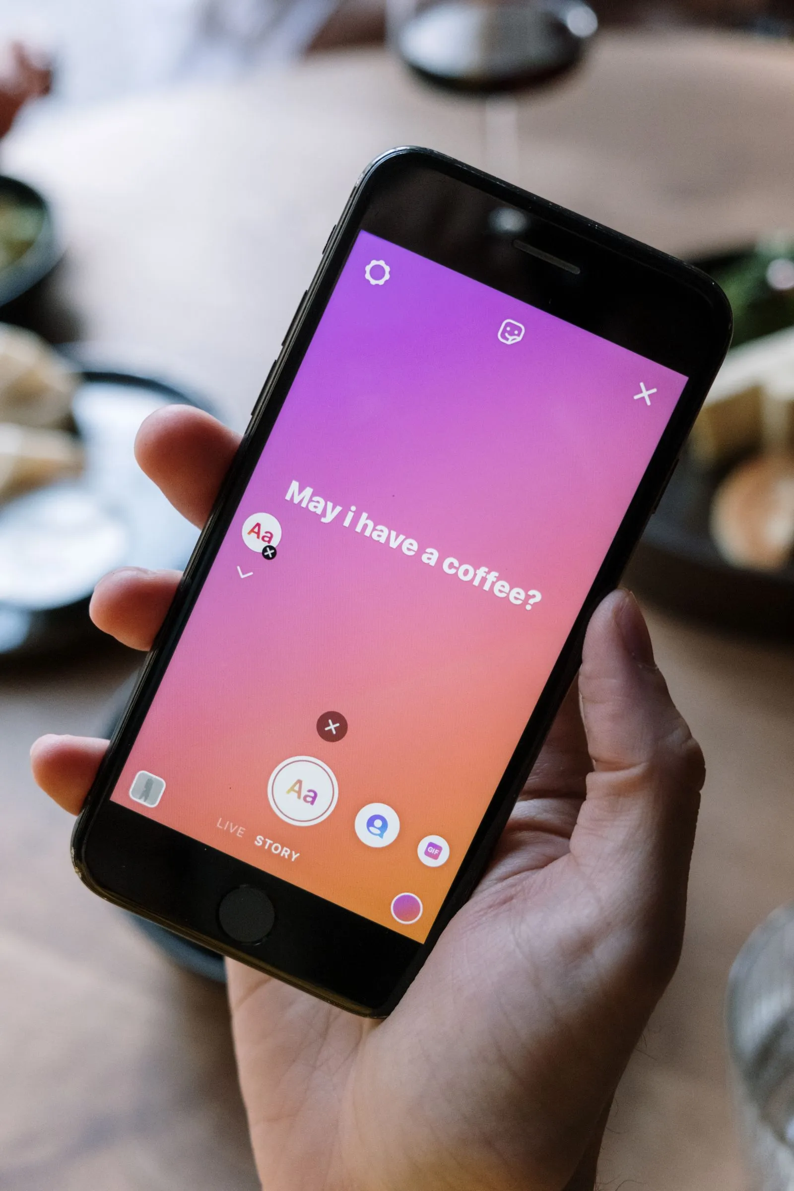 How to Read Tone in Dating Texts: Periods, Emojis, and Long Messages